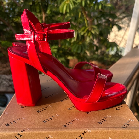 Mix No 6 - Red platform heels, Size 8.5 New in Box - Picture 1 of 4
